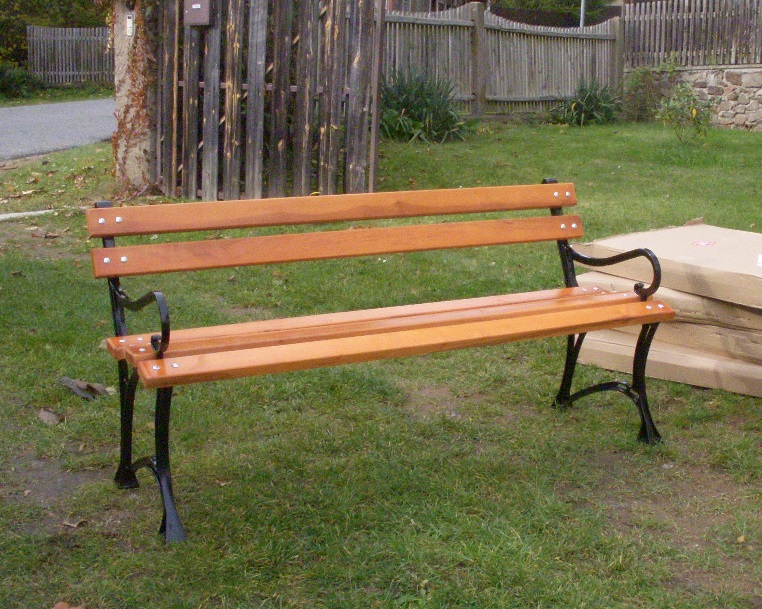 Sedací sada Schönbrunn do parčíku na návsi v Třemošnici