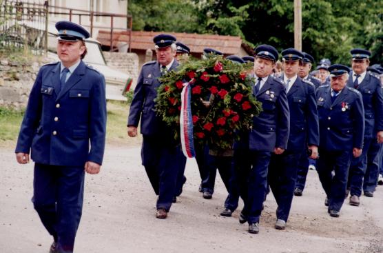 Průvod k pomníku padlých z I.SV