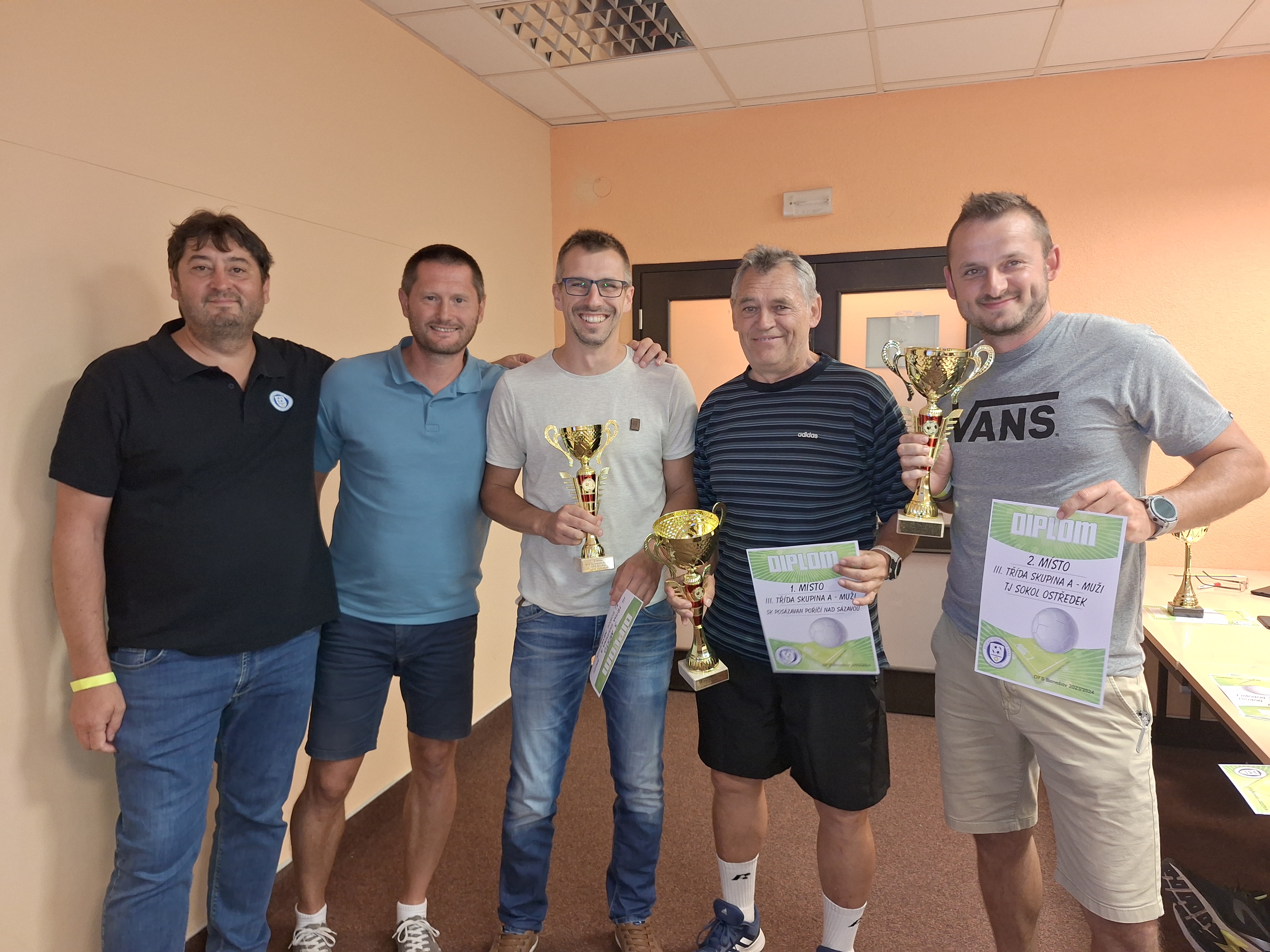 Na včerejším losovacím aktivu OFS Benešov jsme převzali pohár za 2.místo